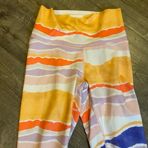 Lululemon capri size 4 - Picture 5 of 5